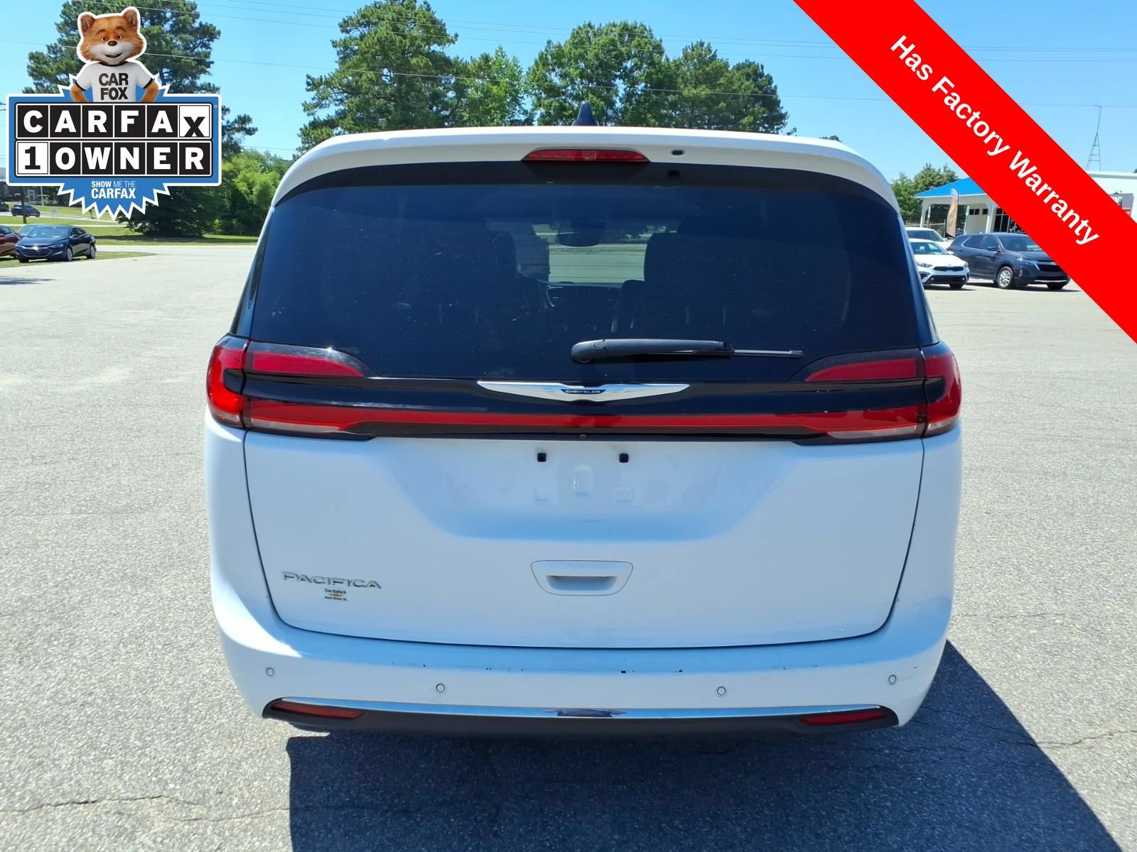 Used 2024 Chrysler Pacifica Touring-L FWD image 4