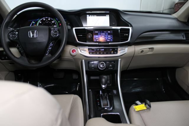 Used 2015 Honda Accord Touring image 2