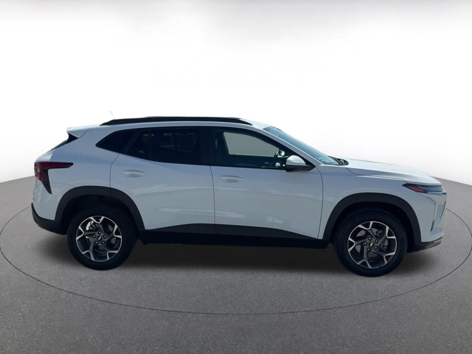 Used 2025 Chevrolet Trax LT w/ LT Convenience Package FWD image 13