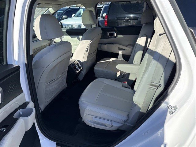 Used 2023 Kia Sorento SX image 17