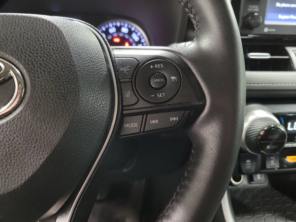 Used 2022 Toyota RAV4 XLE Premium AWD/4WD image 24