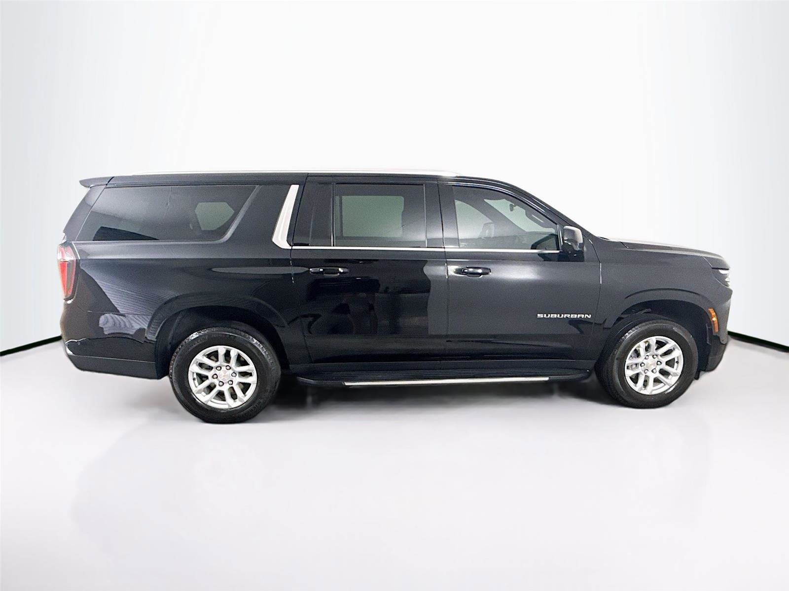 Used 2025 Chevrolet Suburban LS image 30