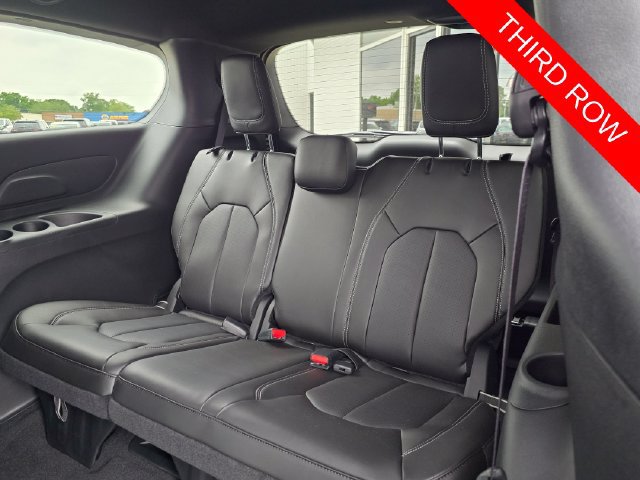 New 2027 Chrysler Pacifica LX FWD image 32
