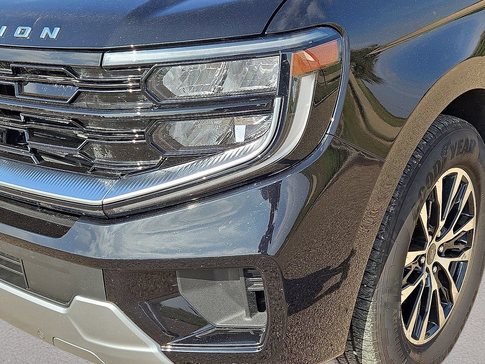 Used 2025 Ford Expedition Platinum AWD/4WD image 9