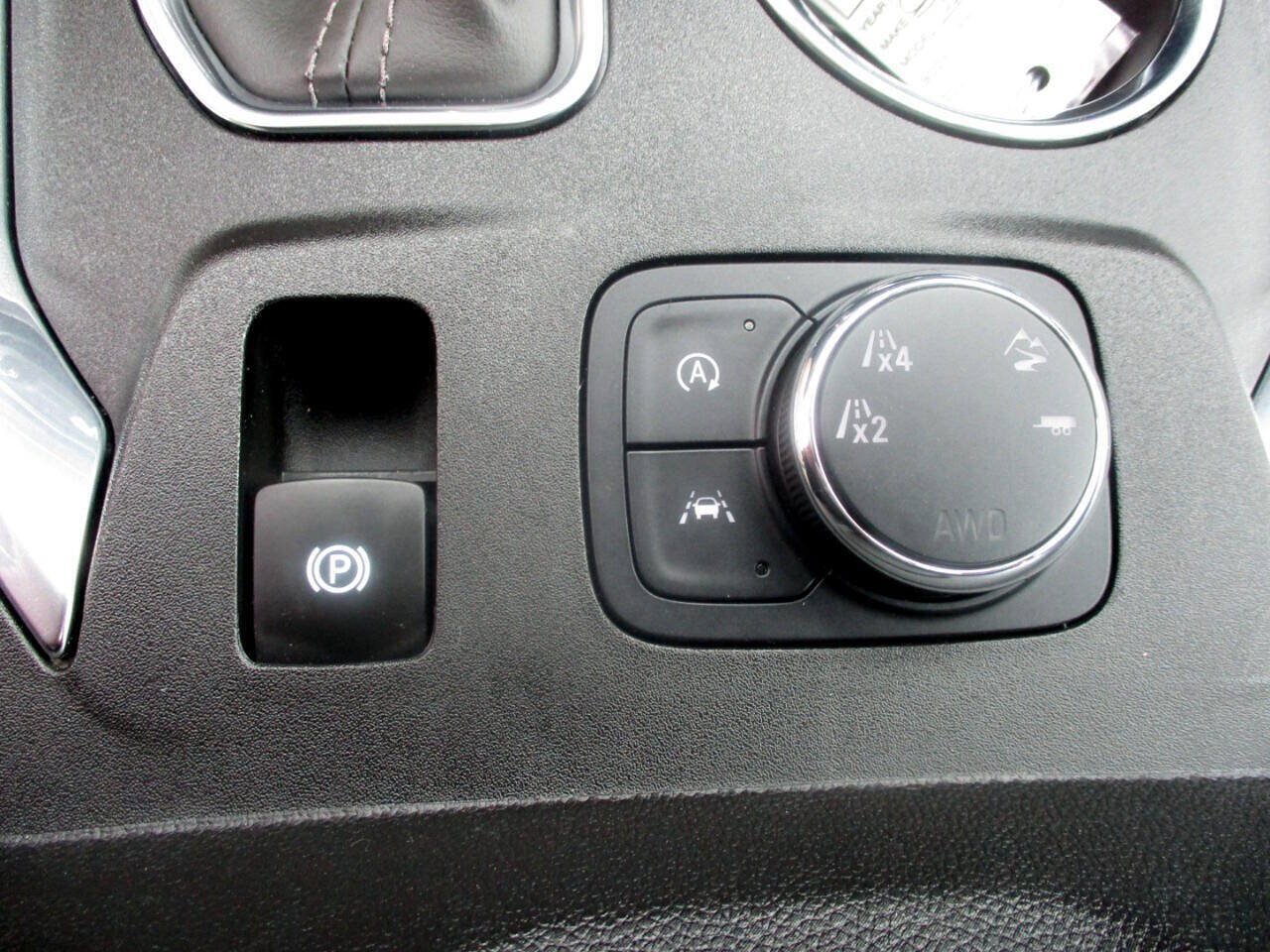 Used 2023 Chevrolet Traverse LT AWD/4WD image 11