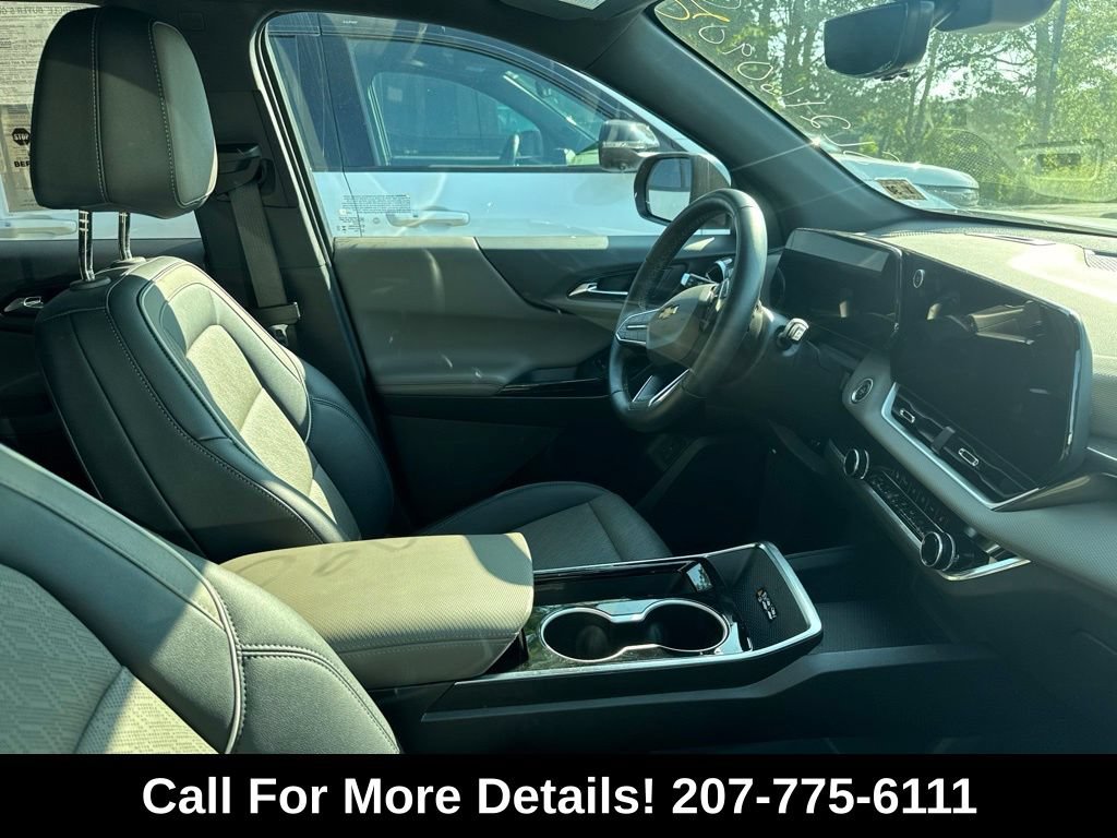 Used 2025 Chevrolet Equinox LT w/ Convenience Package II AWD/4WD image 3