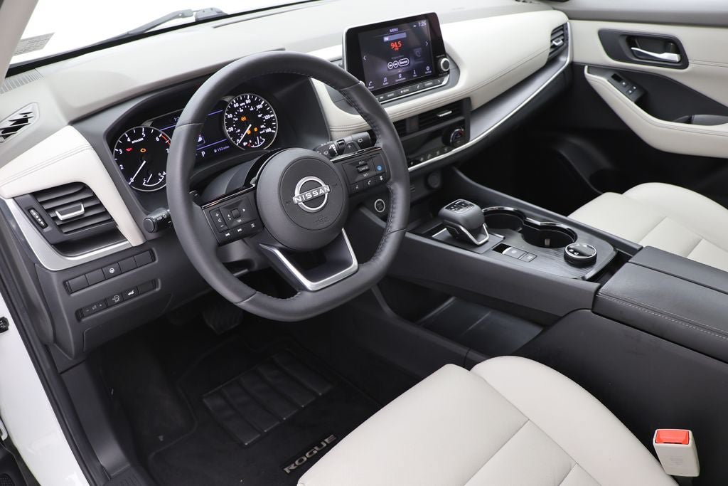 Used 2023 Nissan Rogue SV w/ SV Premium B Package AWD/4WD image 14
