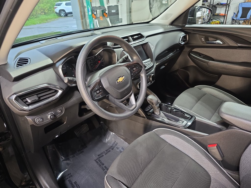 Used 2023 Chevrolet TrailBlazer LT AWD/4WD image 15