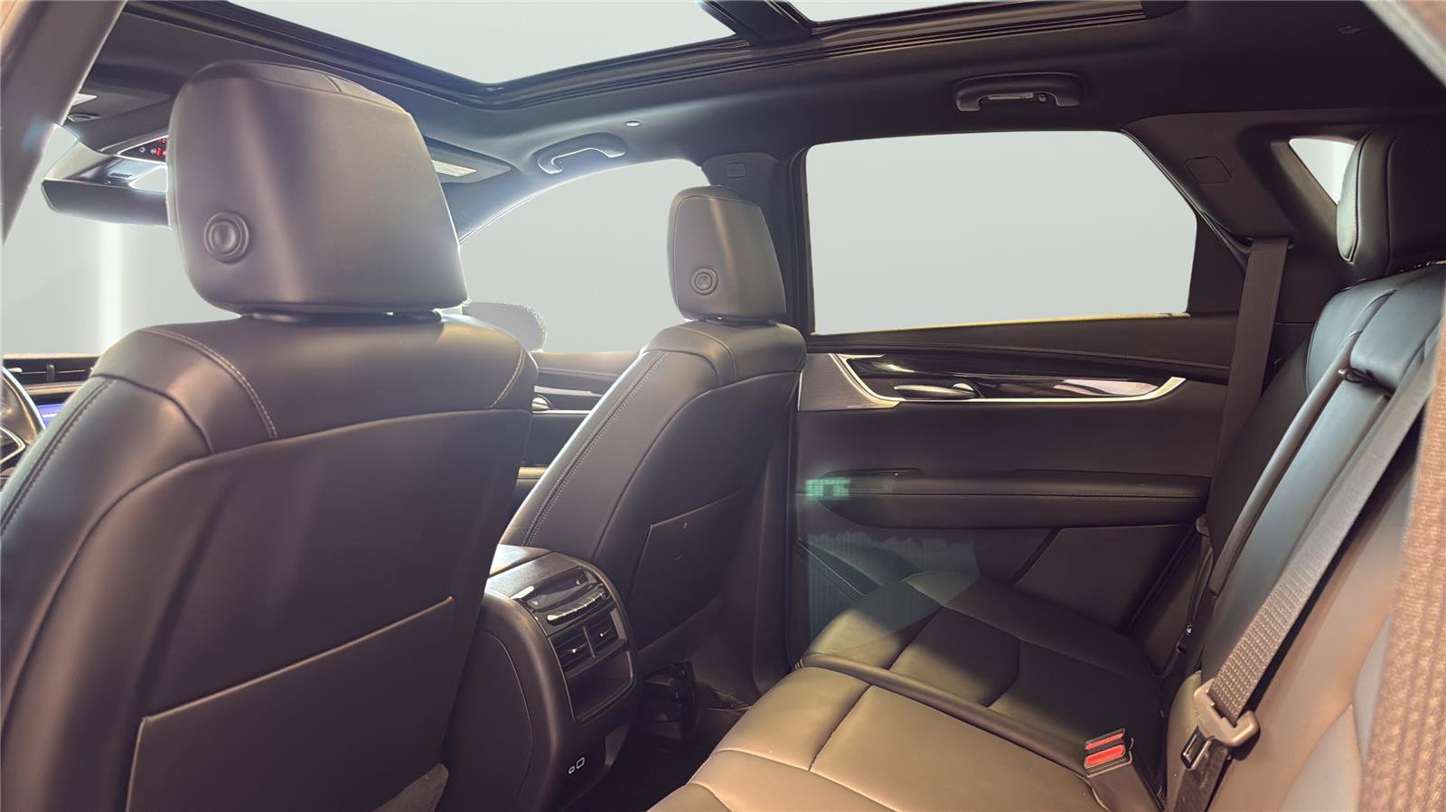 Used 2023 Cadillac XT5 Premium Luxury w/ Technology Package AWD/4WD image 19