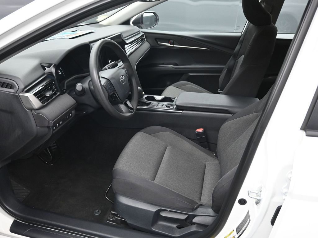 Used 2025 Toyota Camry LE image 9