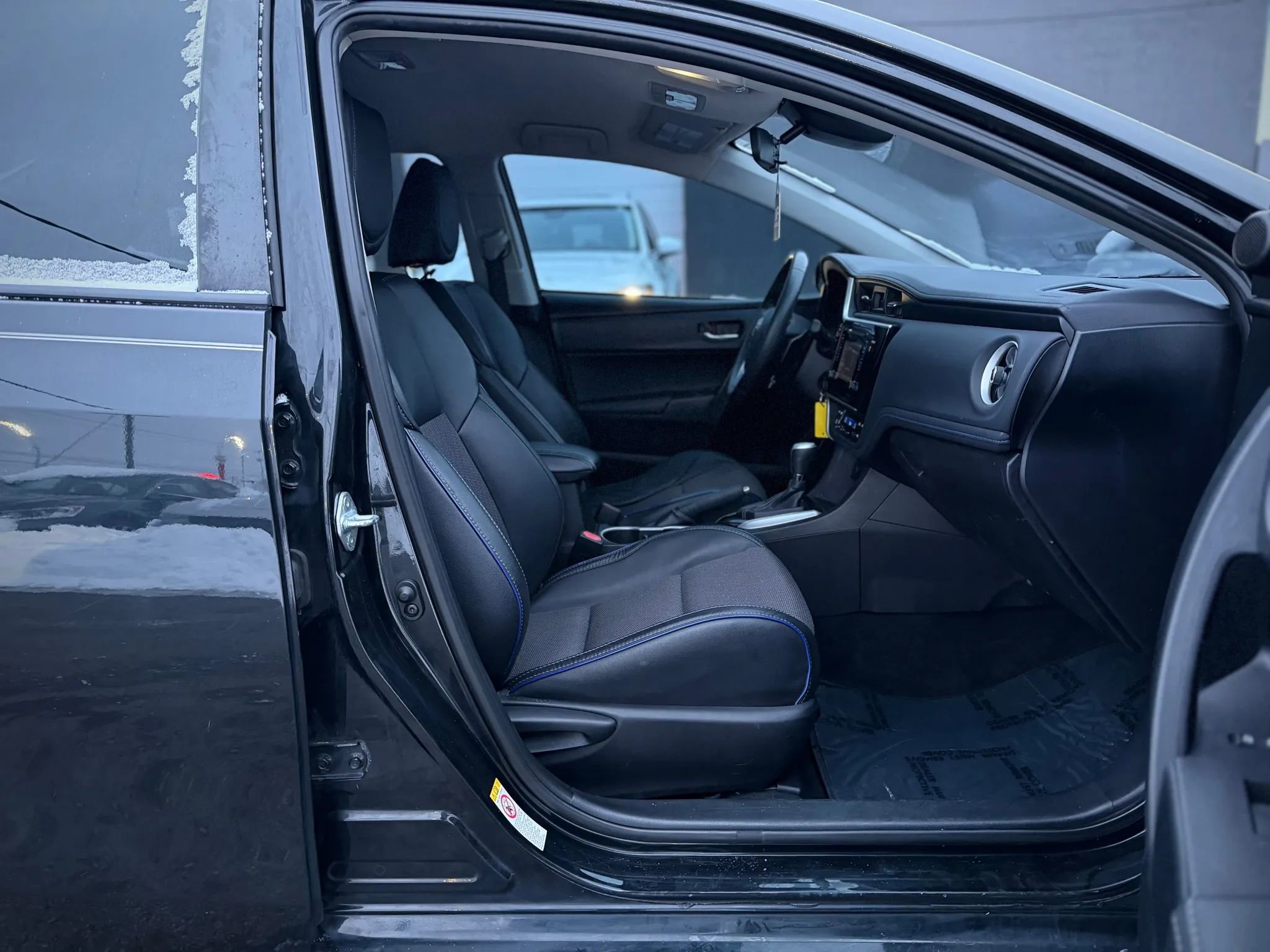 Used 2017 Toyota Corolla SE image 15