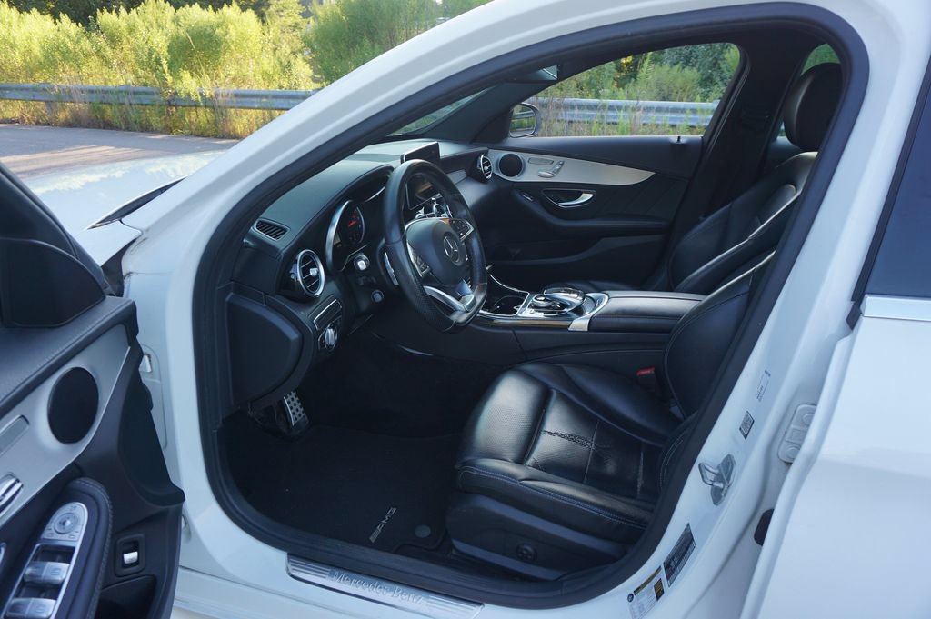Used 2016 Mercedes-Benz C 300 Sedan image 2