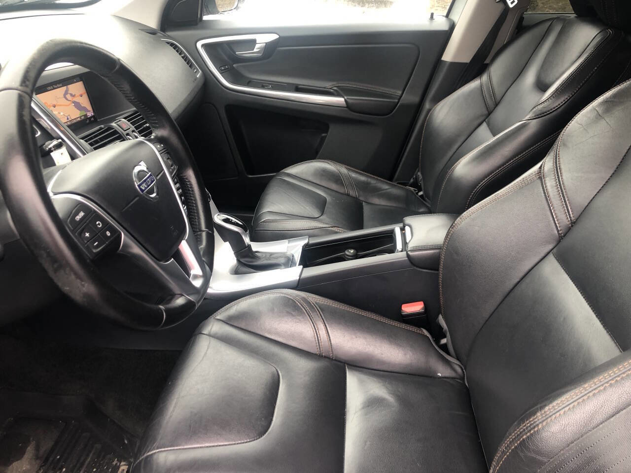 Used 2017 Volvo XC60 T5 Dynamic w/ Preferred Option Package image 12