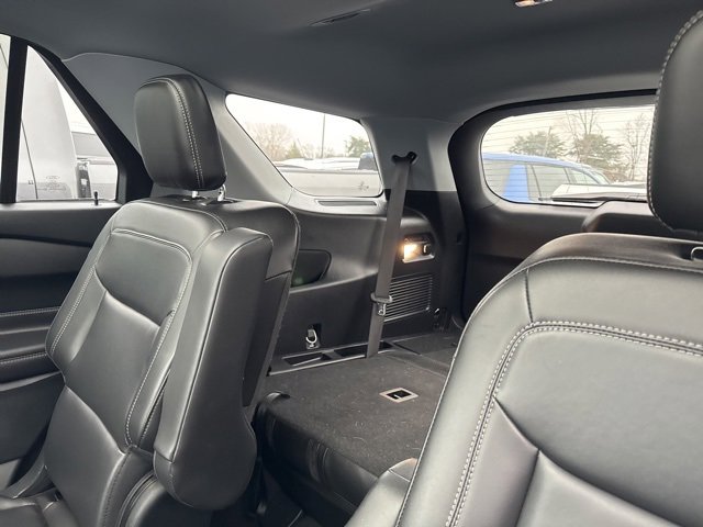 Used 2022 Ford Explorer XLT w/ Equipment Group 202A image 11