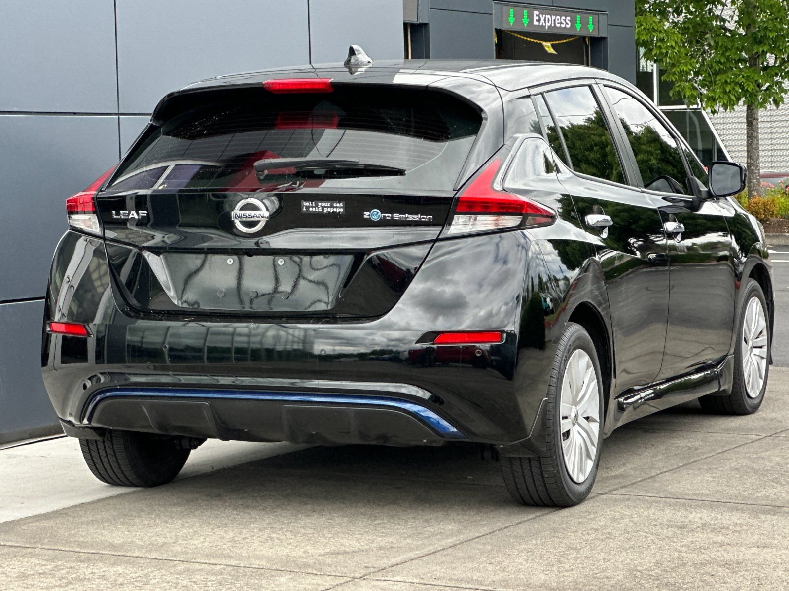 Used 2022 Nissan Leaf S FWD image 3