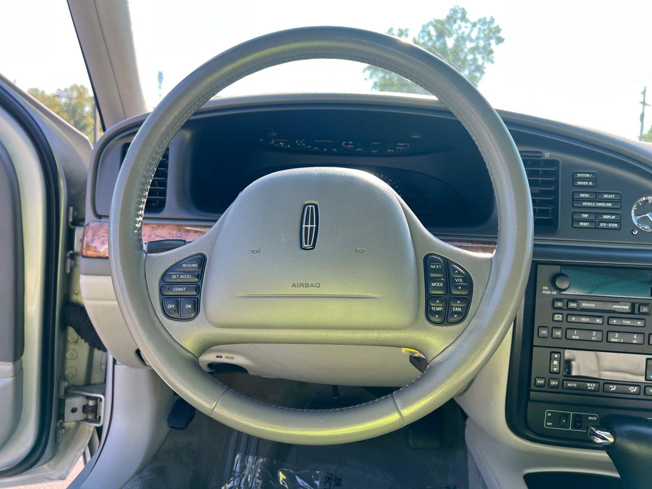 Used 2000 Lincoln Continental FWD image 19