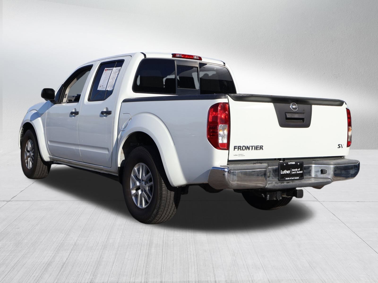 Used 2017 Nissan Frontier SV image 5