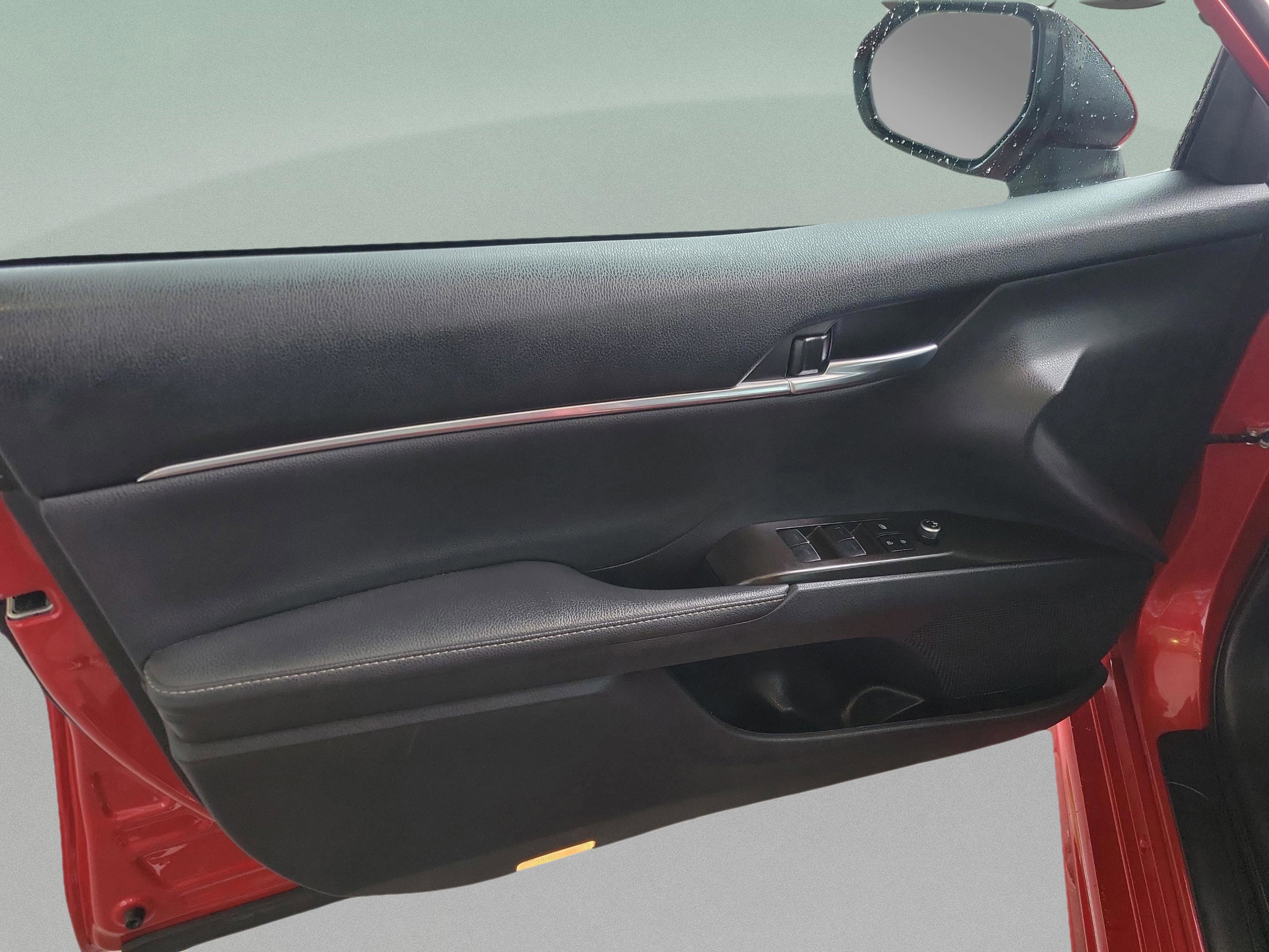 Used 2022 Toyota Camry XSE image 33