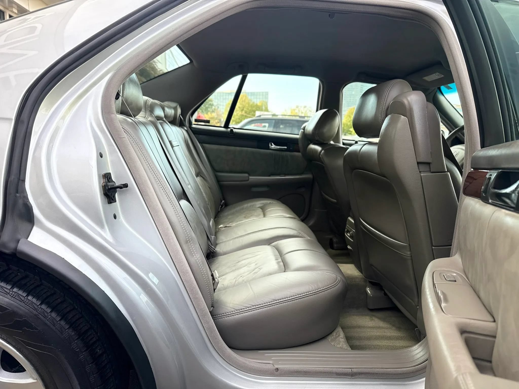 Used 1999 Cadillac Seville SLS w/ Convenience Pkg FWD image 28