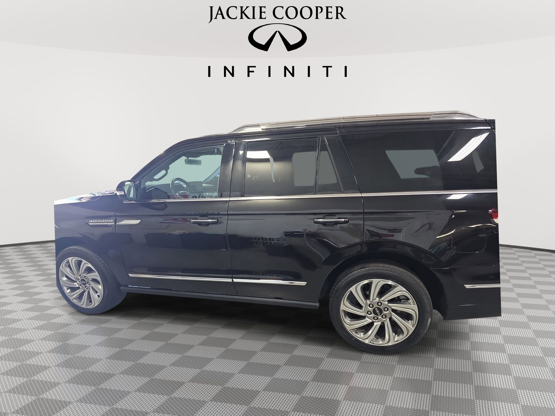 Used 2024 Lincoln Navigator Reserve AWD/4WD image 8