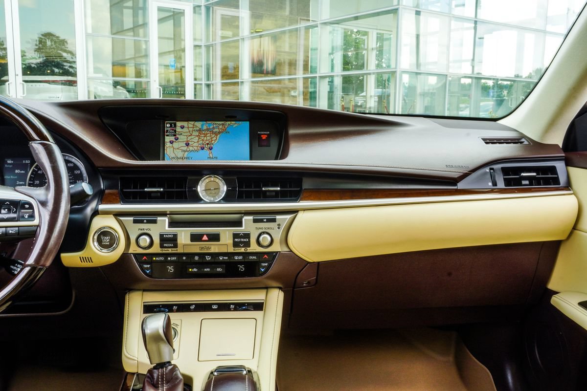 Used 2018 Lexus ES 350 w/ Ultra Luxury Package FWD image 18