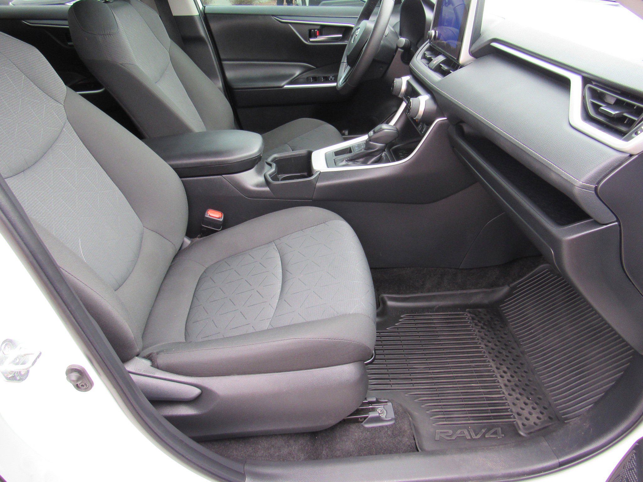 Used 2024 Toyota RAV4 XLE w/ Weather Package image 29
