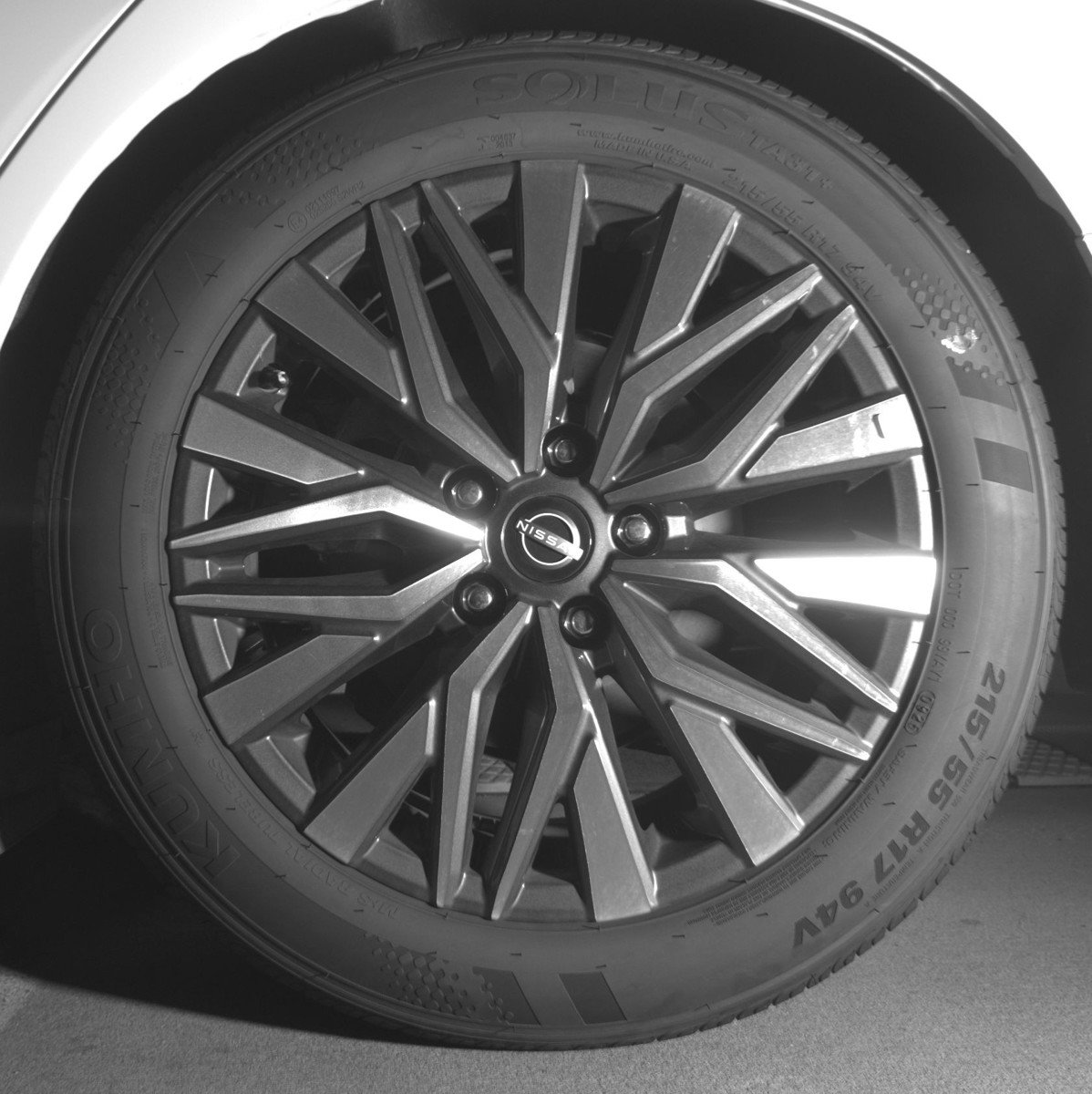 Used 2025 Nissan Altima 2.5 SV FWD image 14