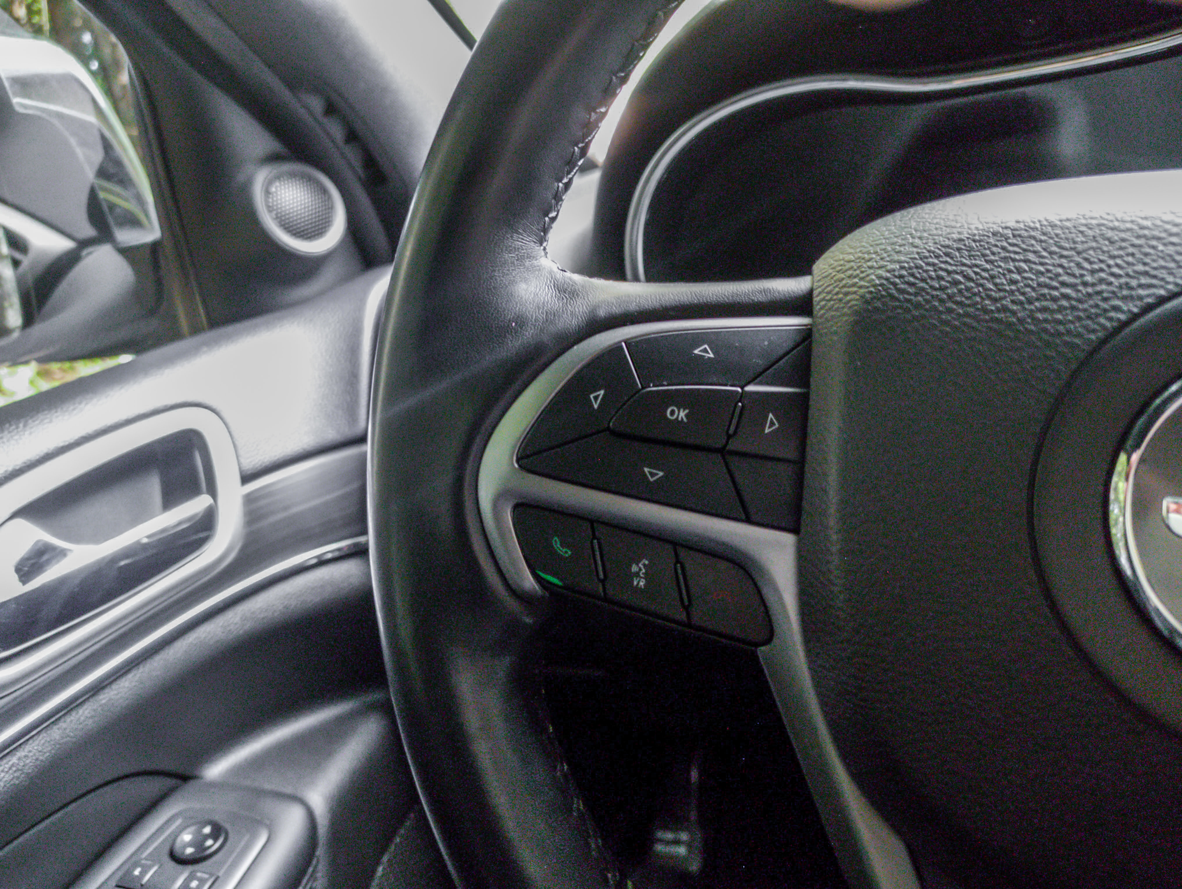 Used 2019 Jeep Grand Cherokee Limited w/ Luxury Group II image 7