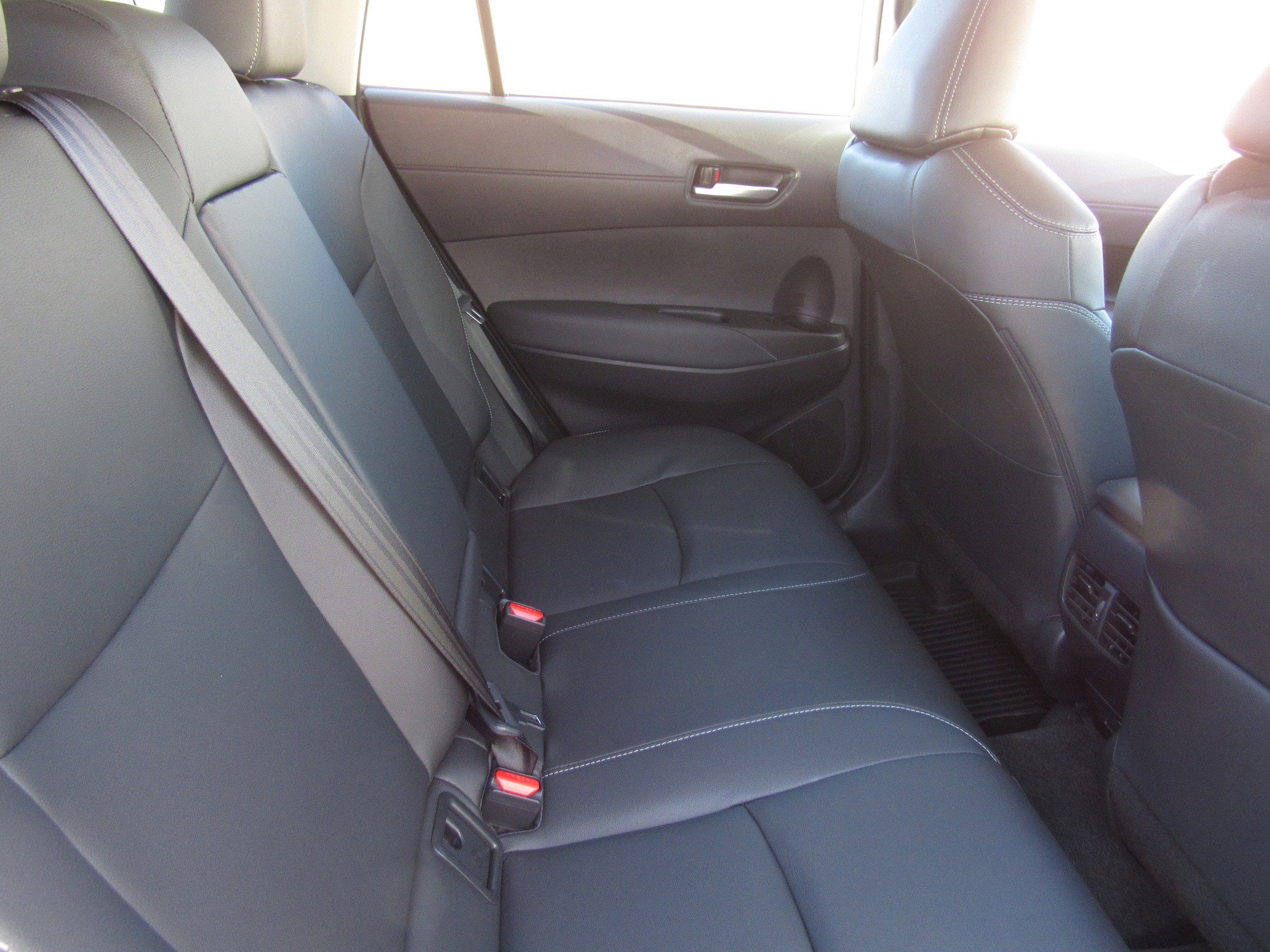 Used 2025 Toyota Corolla Cross XLE image 12