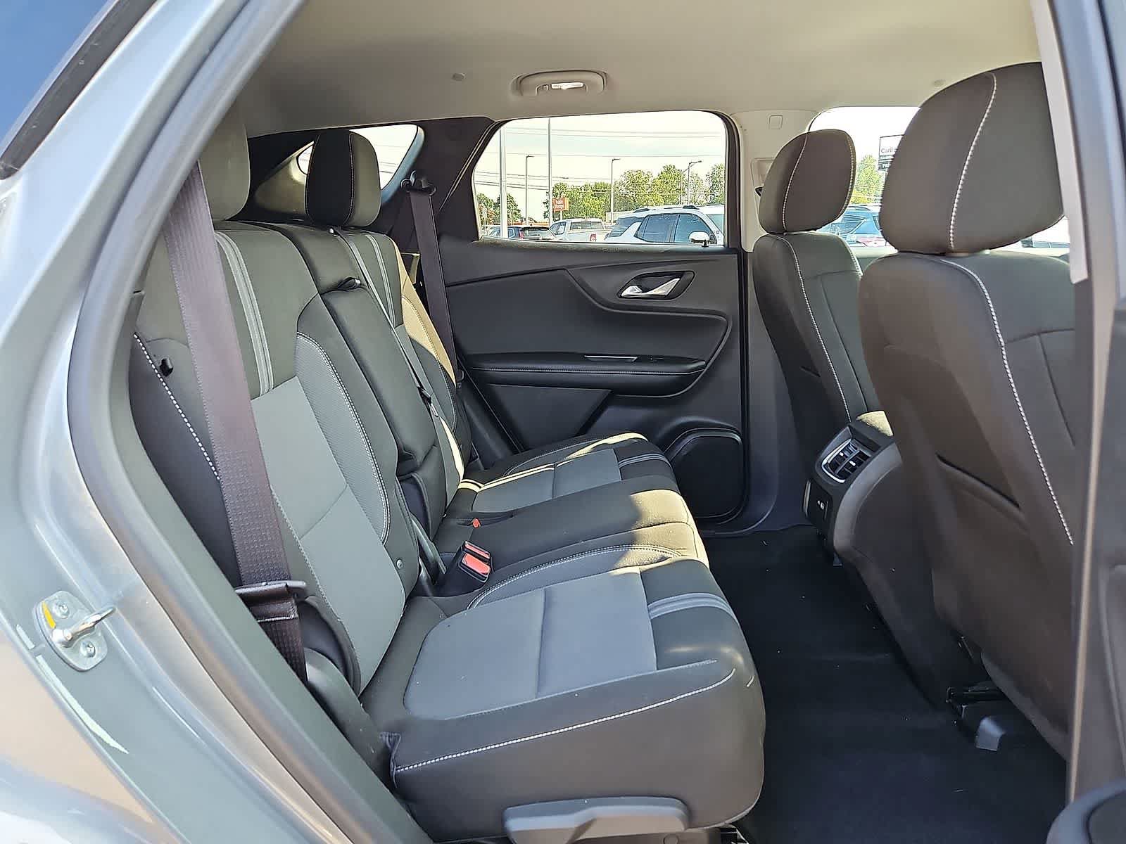 Used 2025 Chevrolet Blazer LT FWD image 31