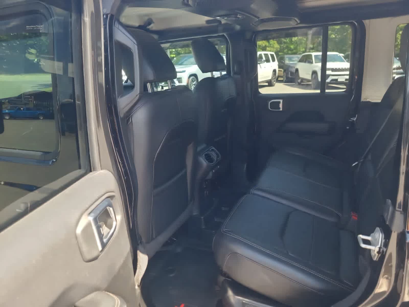 Used 2023 Jeep Wrangler Unlimited Sahara w/ Cold Weather Group AWD/4WD image 21