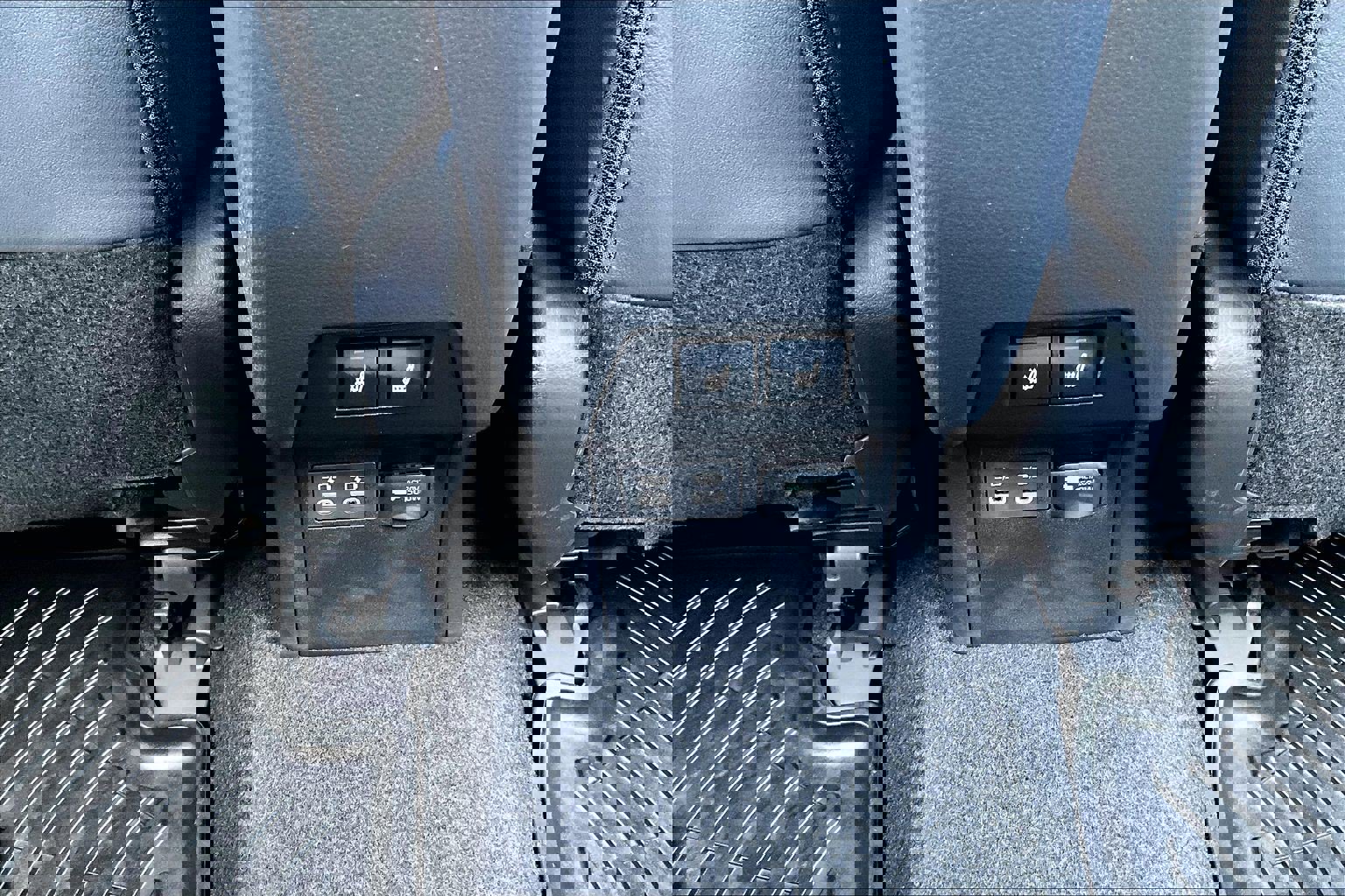 Used 2026 Toyota Prius Plug-In Hybrid w/ Limited Premium Package image 30