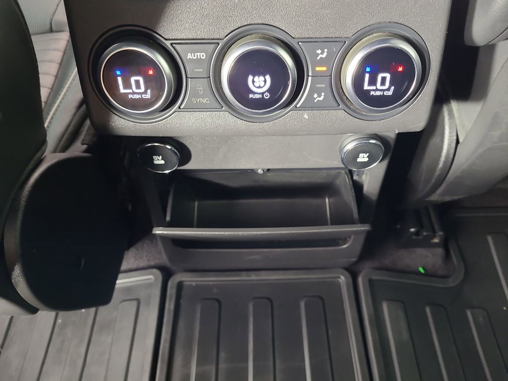 Used 2020 Land Rover Discovery HSE image 18