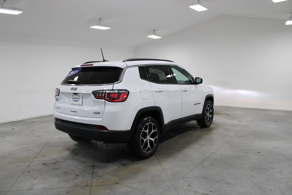 Used 2024 Jeep Compass Latitude image 9
