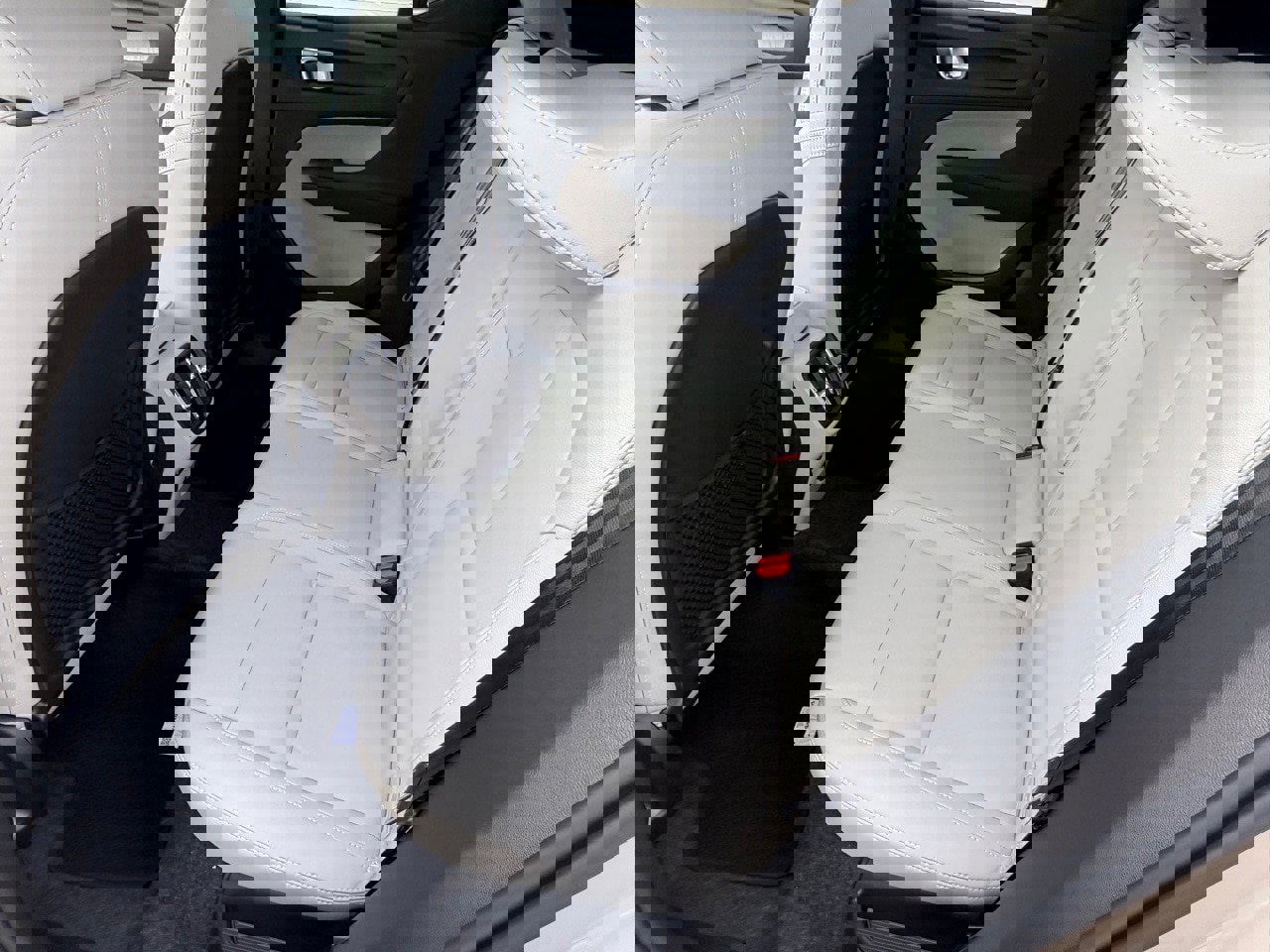 New 2026 Volvo XC40 B5 Plus w/ Protection Package Premier image 22