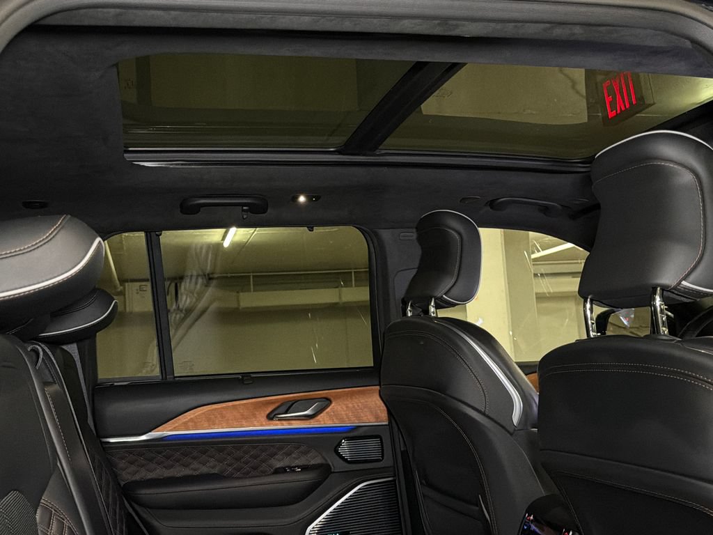 Used 2022 Jeep Grand Cherokee Summit AWD/4WD image 15