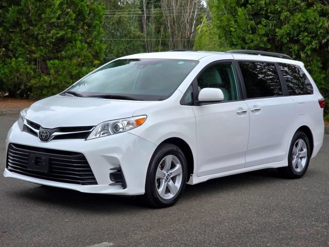 Used 2019 Toyota Sienna LE w/ LE Preferred Package FWD image 3