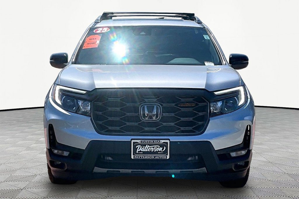 Used 2025 Honda Passport TrailSport image 3