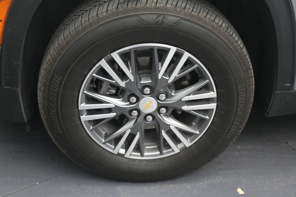 Used 2026 Chevrolet Traverse LT FWD image 9