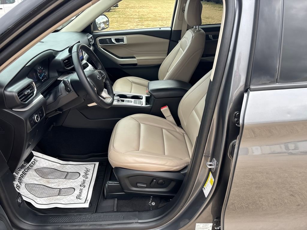 Used 2023 Ford Explorer XLT w/ Equipment Group 202A image 10