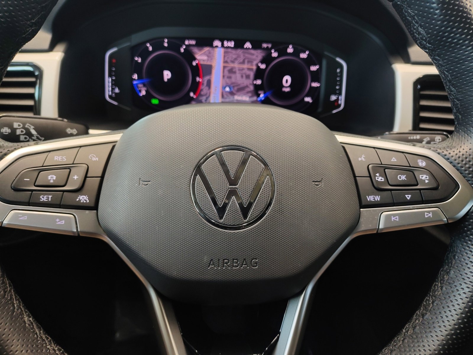 Used 2022 Volkswagen Atlas SEL R-Line AWD/4WD image 19