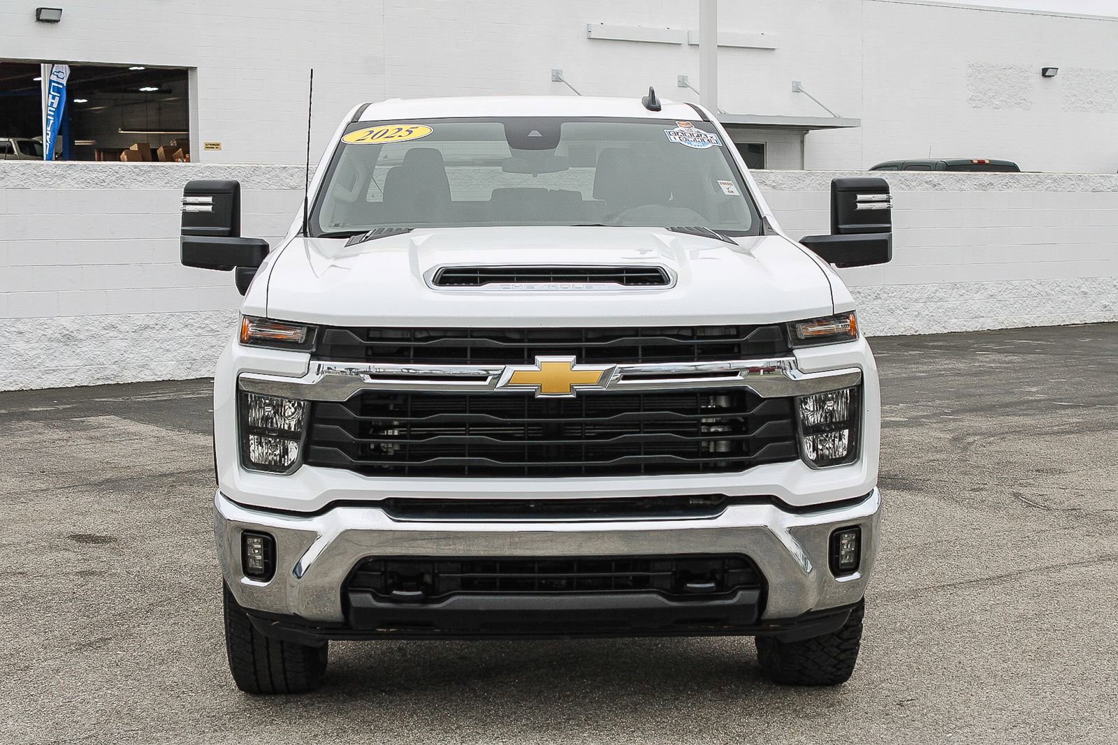 Used 2025 Chevrolet Silverado 2500 LT AWD/4WD image 2