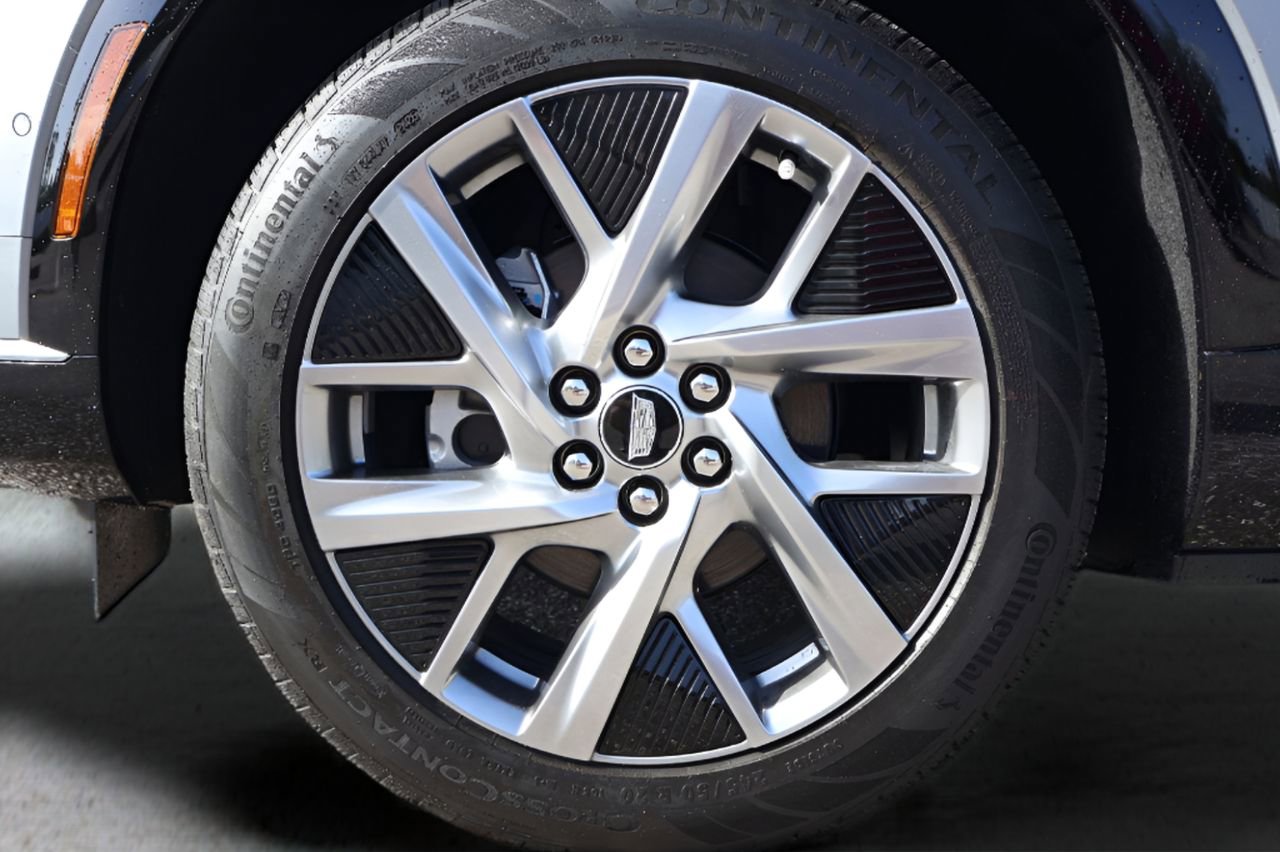 New 2026 Cadillac Optiq Luxury 2 RWD image 29