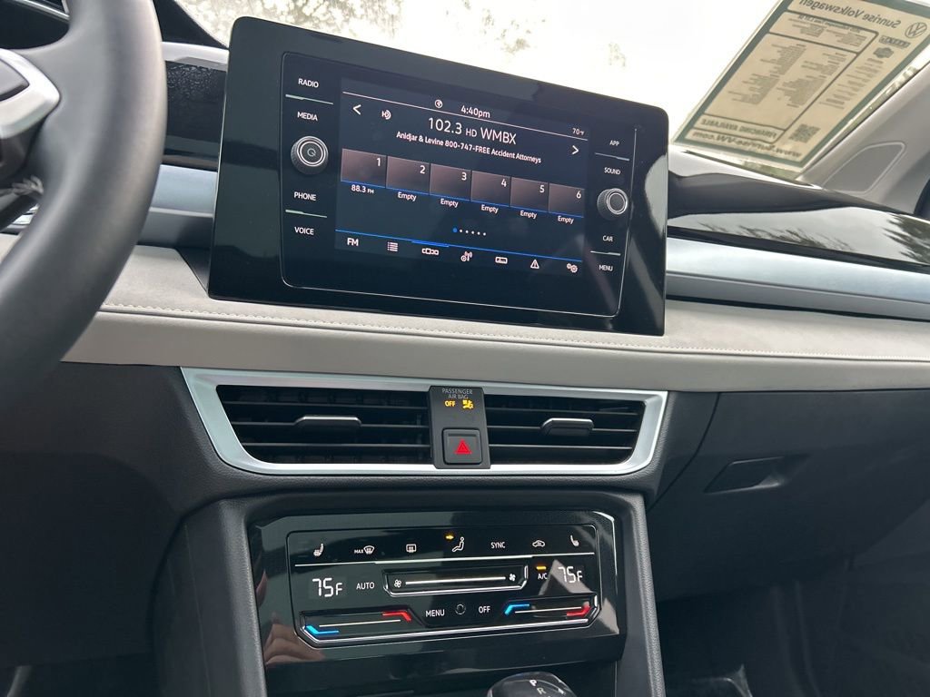 Certified 2025 Volkswagen Taos SE w/ Panoramic Sunroof Package image 32