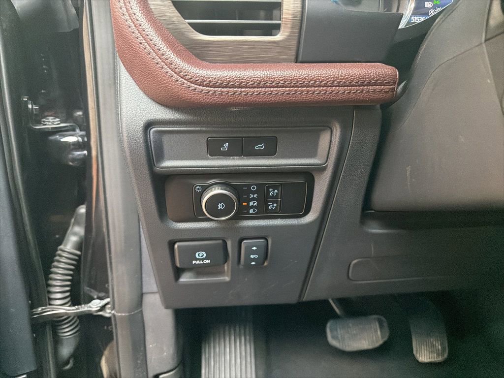 Used 2024 Ford Expedition Limited image 24