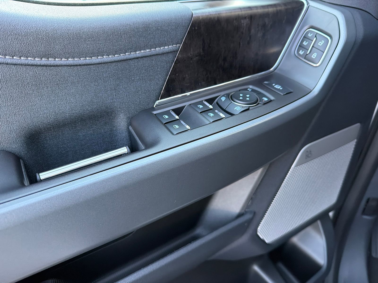 Used 2024 Ford F250 Lariat w/ Lariat Ultimate Package image 35