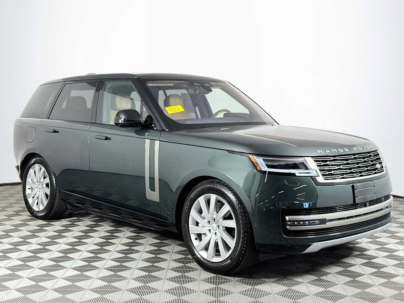 Used 2023 Land Rover Range Rover SE AWD/4WD image 3