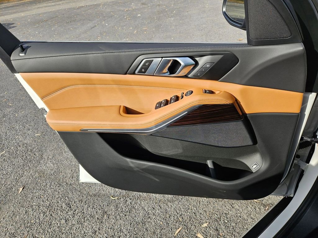 New 2026 BMW X5 xDrive50e image 7