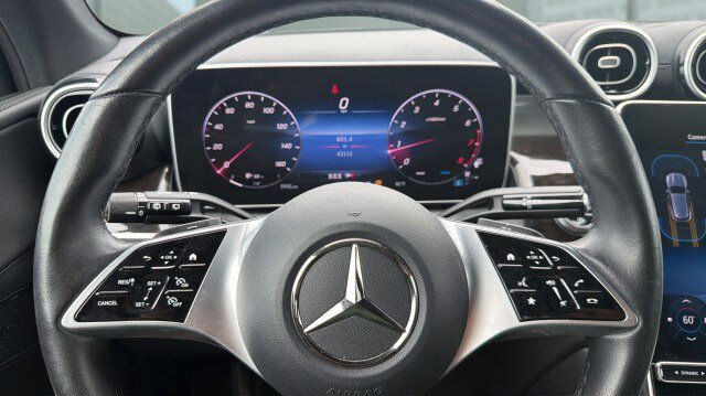 Used 2024 Mercedes-Benz GLC 300 image 27