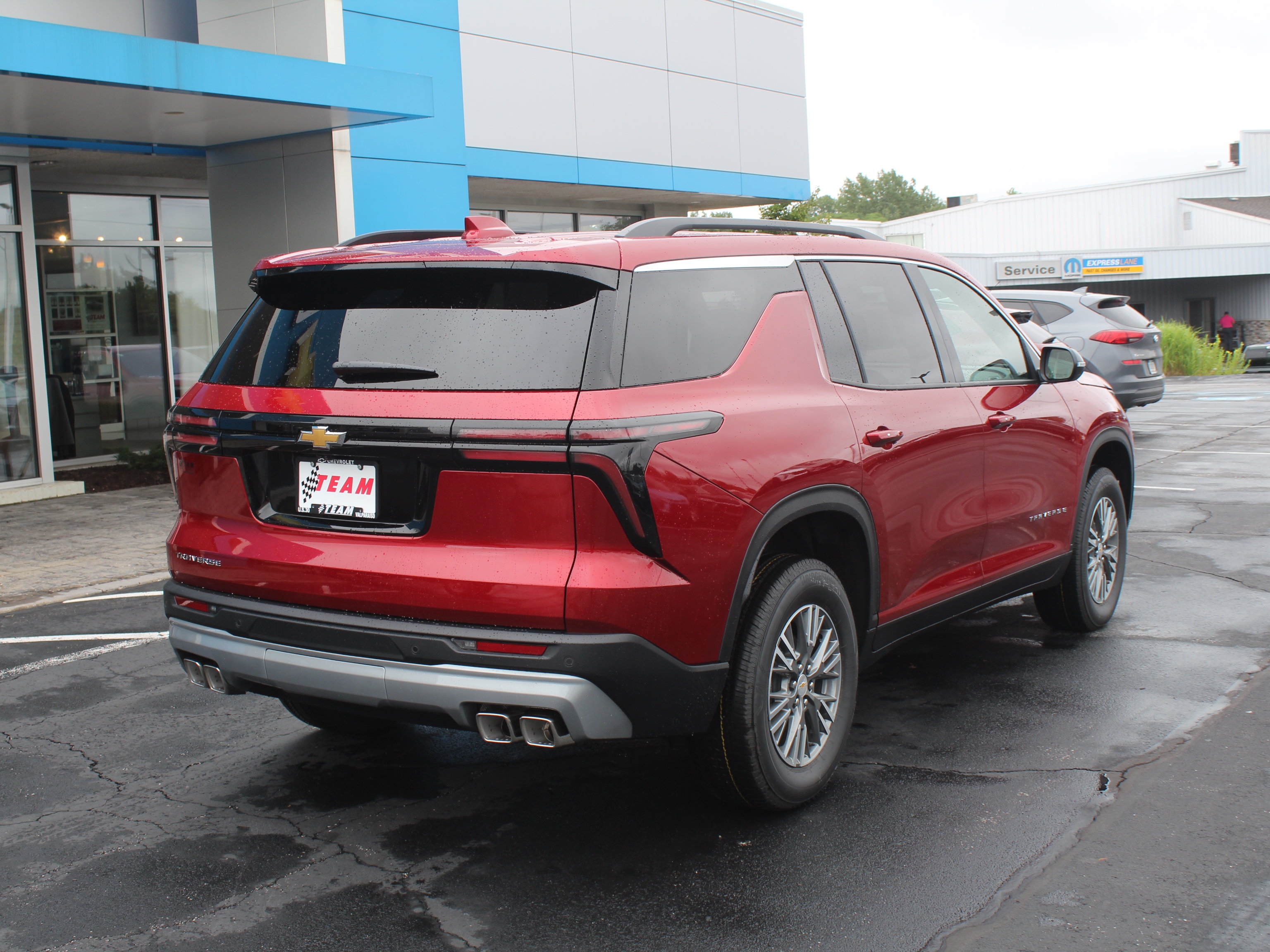 New 2027 Chevrolet Traverse LT FWD image 4